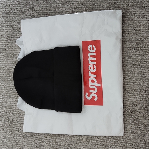 Supreme USA Beanie Nwt never worn - Picture 2 of 3